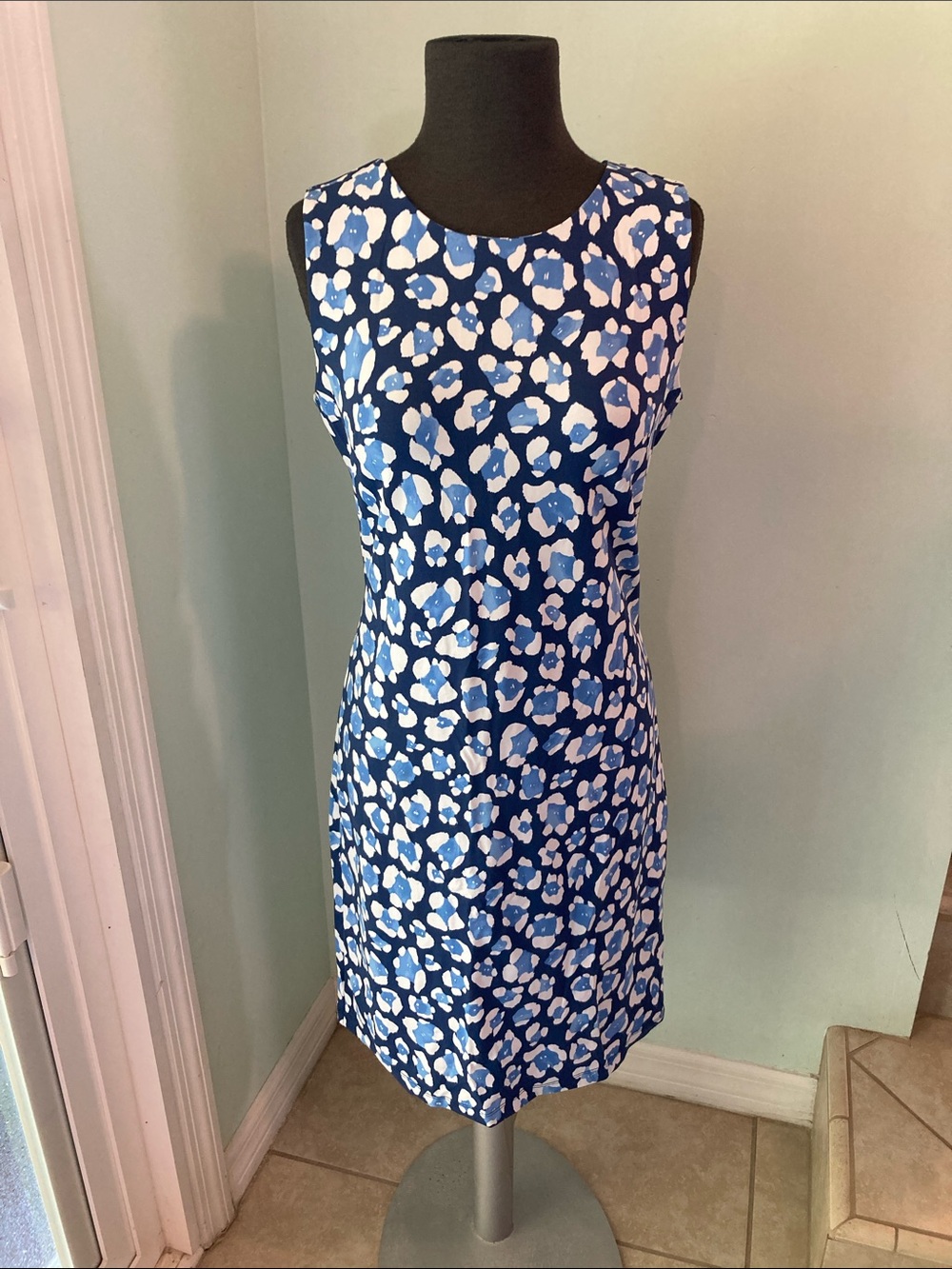 J McLaughlin Sleeveless Blue and White Printed Sheath Dress